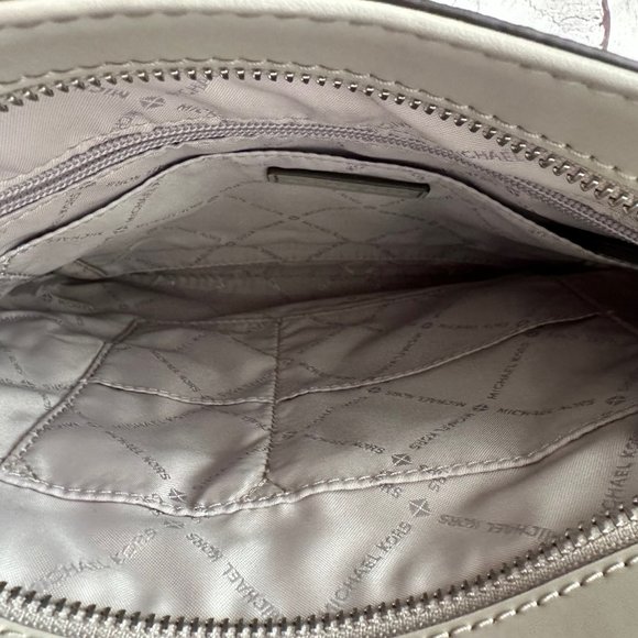 NEW! Designer MICHAEL KORS Jet Set White/Grey Monogram Crossbody Bag NWOT - Picture 7 of 8